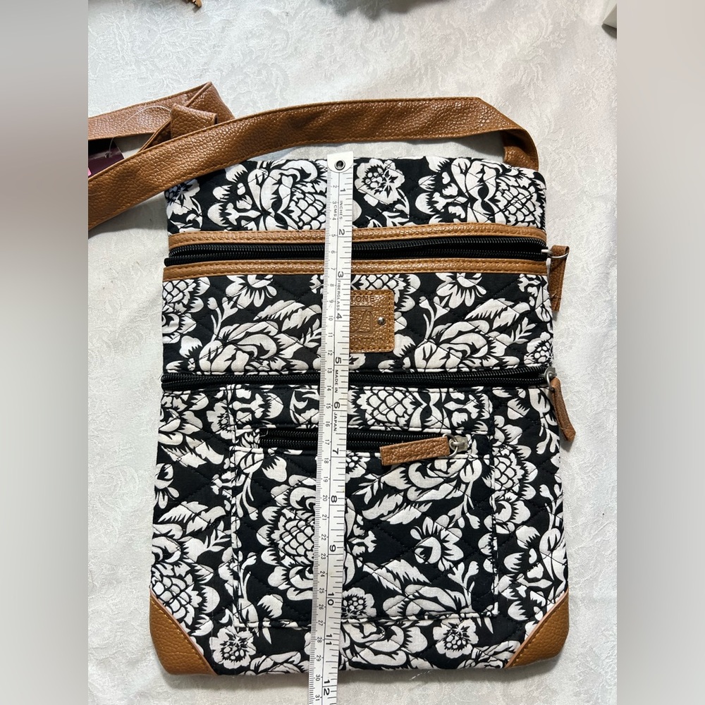 NWT Stone Mountain Multi pocket, Crossbody adjustable strap purse - Picture 8 of 11
